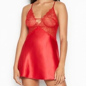 Victoria’s Secret lace plunge slip size medium color lipstick
